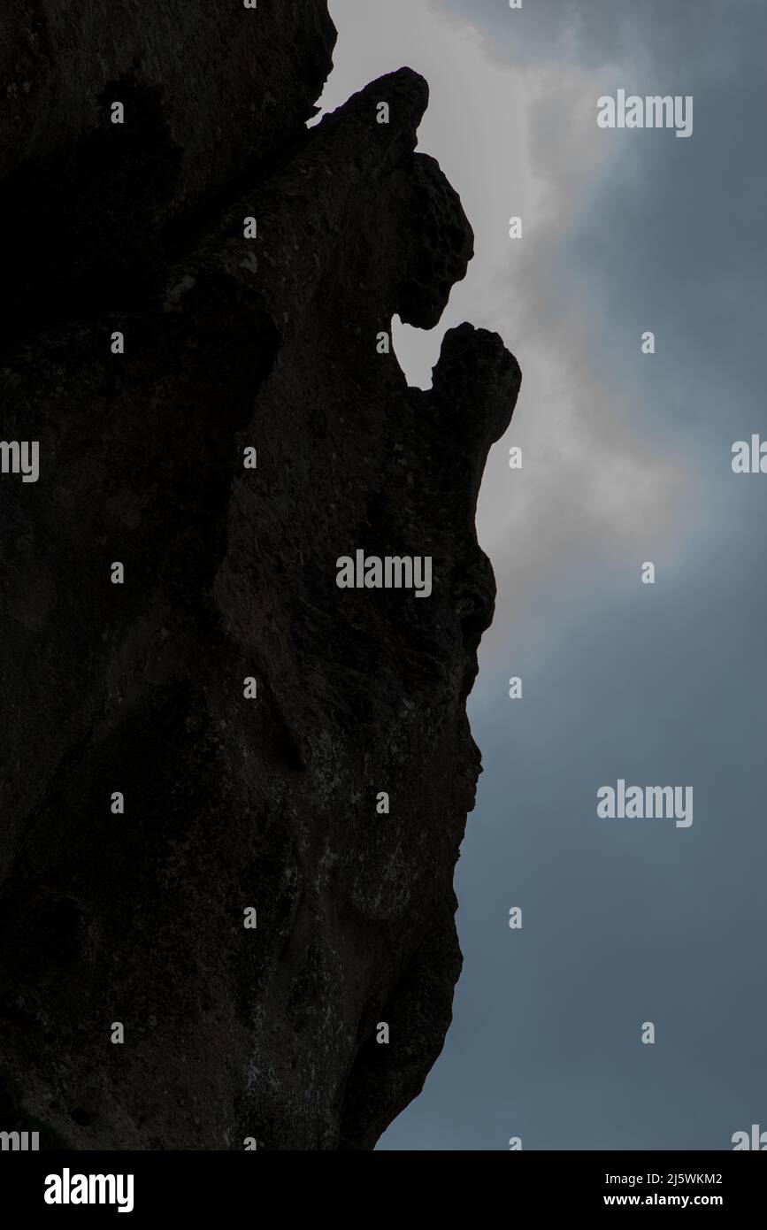 orante - Altipiano dell'Argimusco, sito archeologico e naturalistico siciliano formato da rocce antiche miliari di anni con forme molto particolari Foto Stock