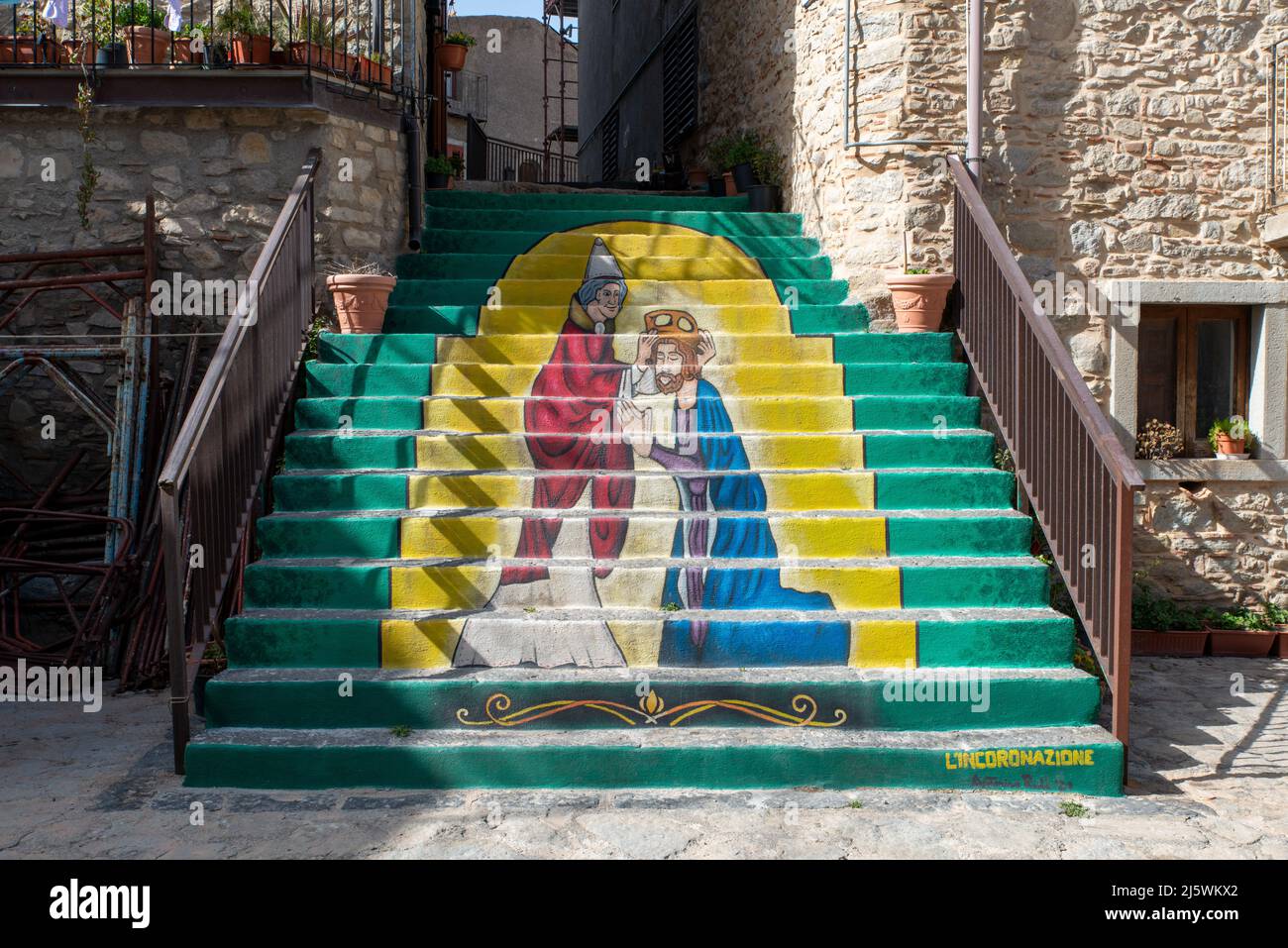 strade internee e costruzioni di Montalbano Elicona in provincia di Messina, borgo dei borghi 2015, splendido borgo medievale molto caratteristico Foto Stock