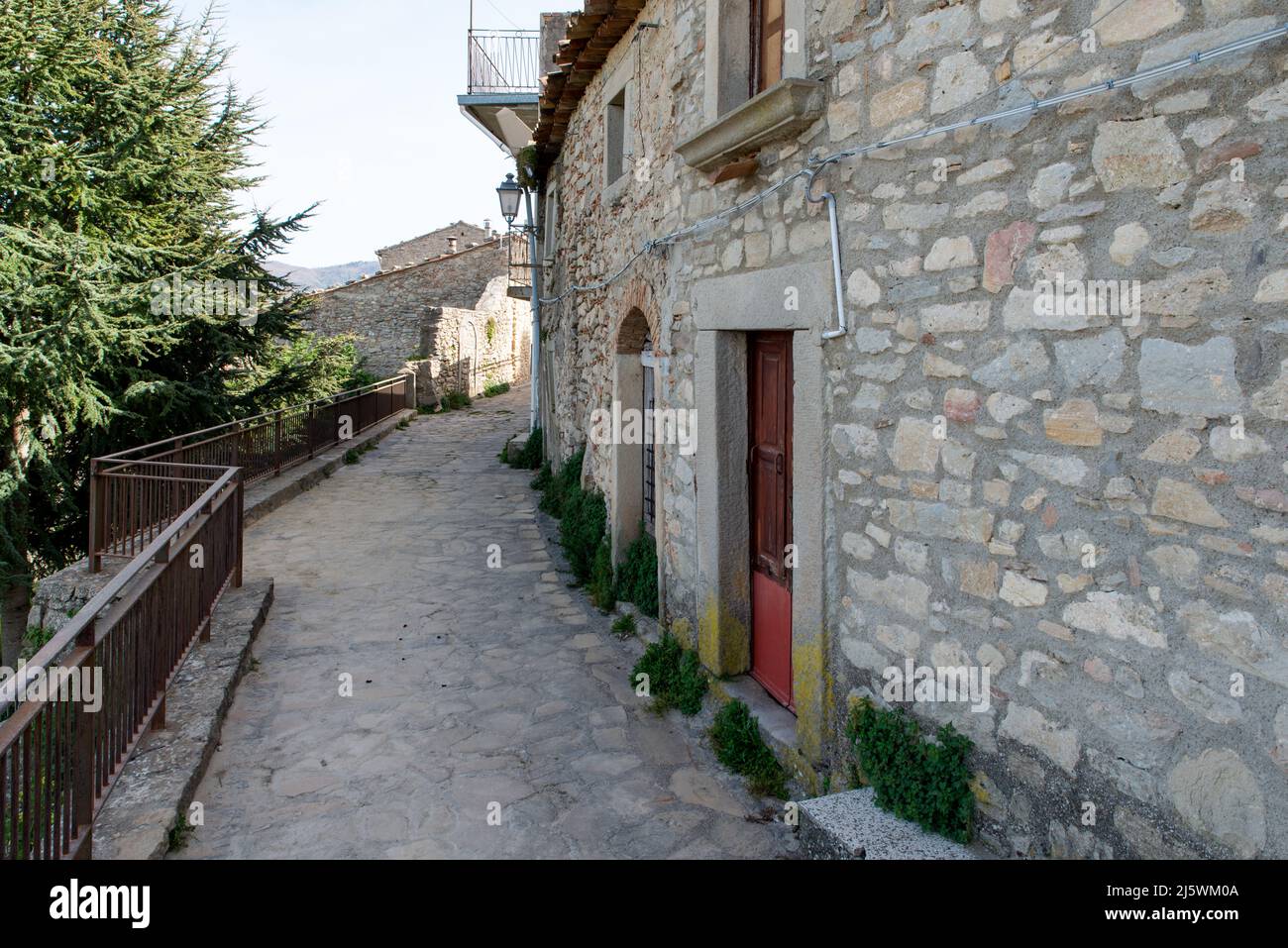 strade internee e costruzioni di Montalbano Elicona in provincia di Messina, borgo dei borghi 2015, splendido borgo medievale molto caratteristico Foto Stock
