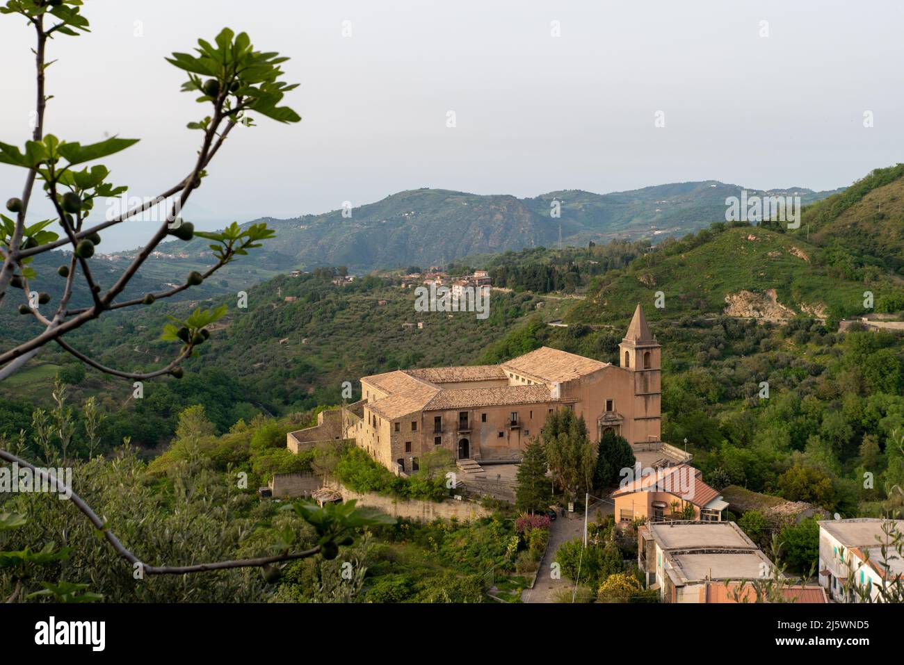 convento dei carmelitani calzati a San Piero Patti, comune in provincia di Messina sui monti Nebrodi Foto Stock