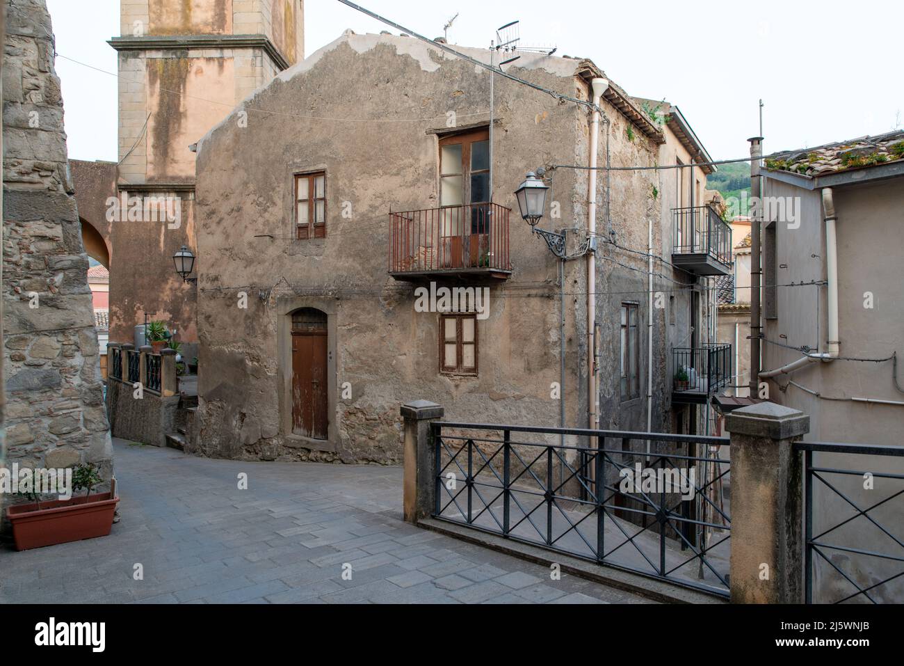 strade di San Piero Patti, borgo in provincia di Messina sui monti Nebrodi Foto Stock