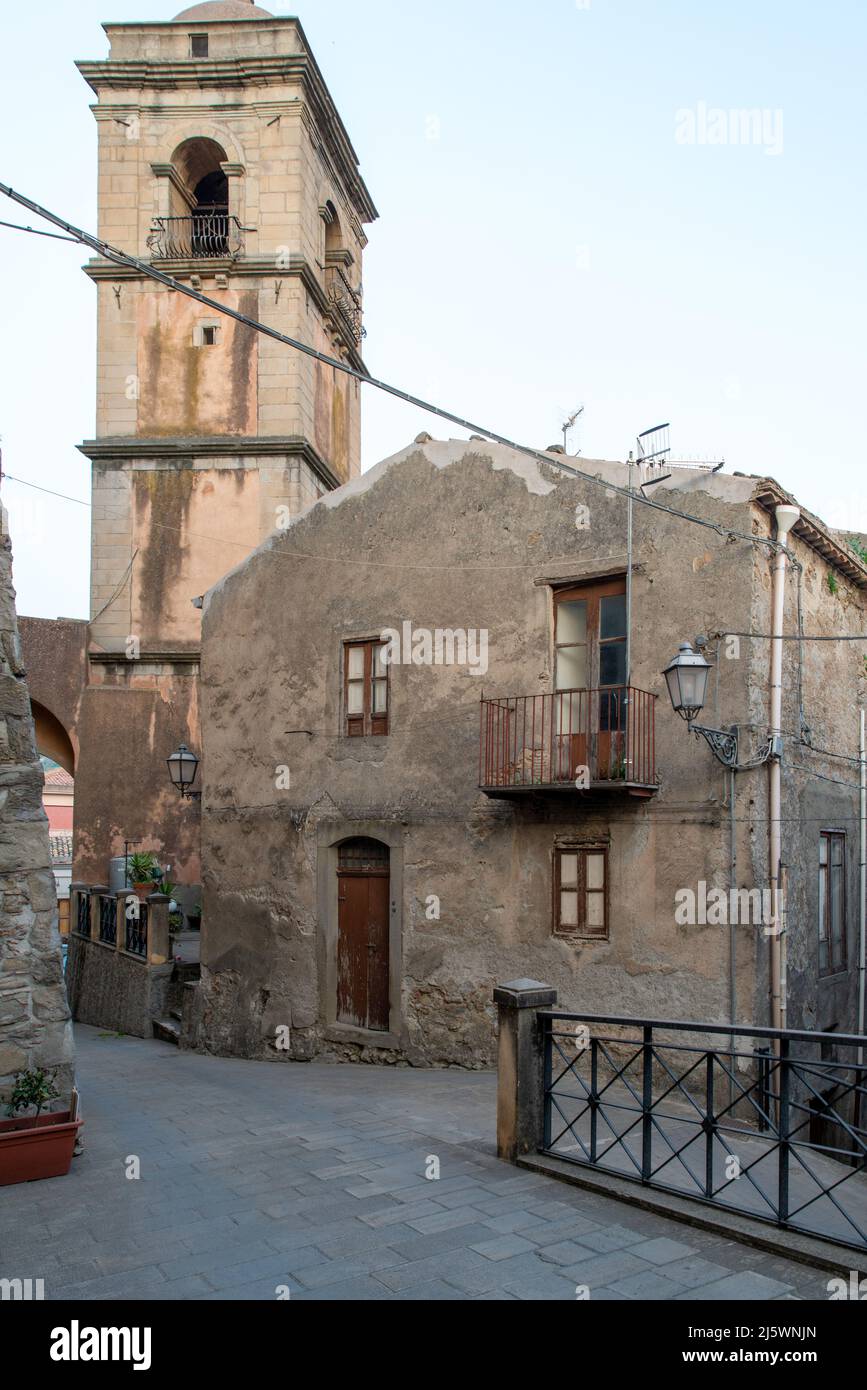 strade di San Piero Patti, borgo in provincia di Messina sui monti Nebrodi Foto Stock
