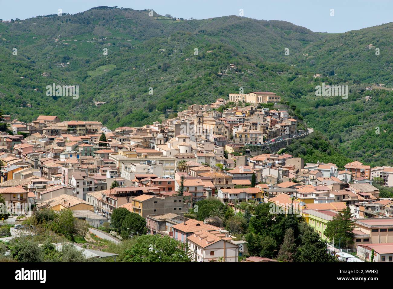 vista del borgo di San Piero Patti, provincia di Messina sui monti Nebrodi Foto Stock