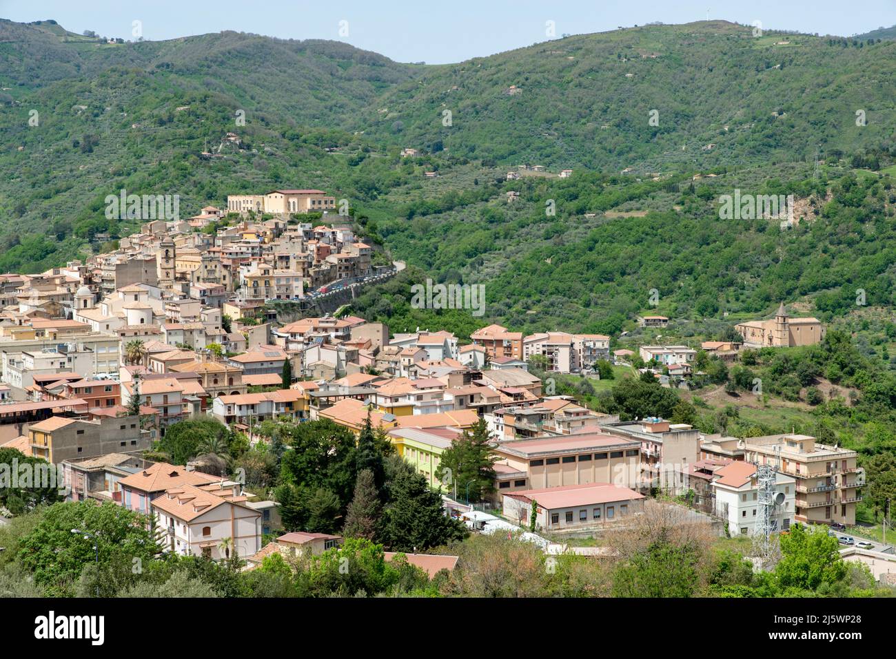 vista del borgo di San Piero Patti, provincia di Messina sui monti Nebrodi Foto Stock