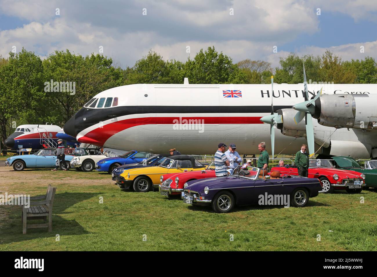 MGS Around Vickers Vanguard, British Marques Day, 24 aprile 2022, Brooklands Museum, Weybridge, Surrey, Inghilterra, Gran Bretagna, Regno Unito, Europa Foto Stock