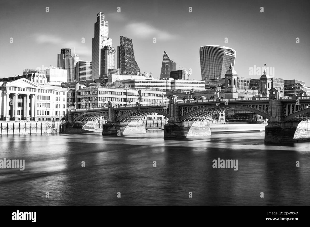 St Paul Cathedral Dome e Southwark Bridge, Londra Foto Stock