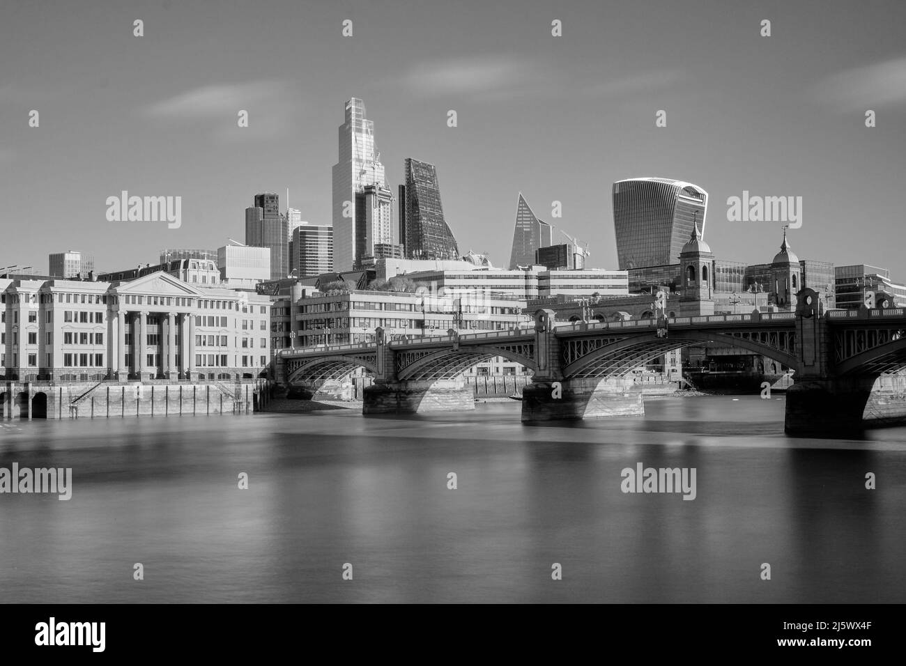 St Paul Cathedral Dome e Southwark Bridge, Londra Foto Stock