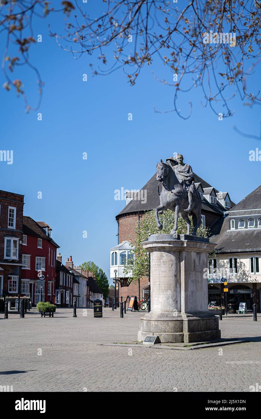 Statua storica della piazza del mercato di re Guglielmo III, Petersfield, Hampshire, South Downs National Park Foto Stock
