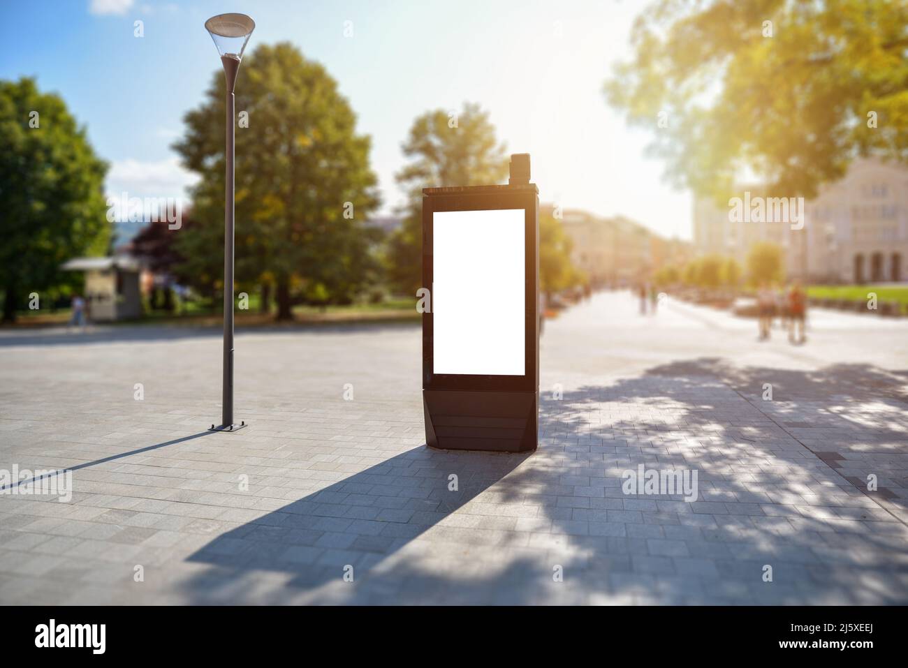 Street City Light, falcata a LED. Isolato in bianco per la presentazione del poster Foto Stock