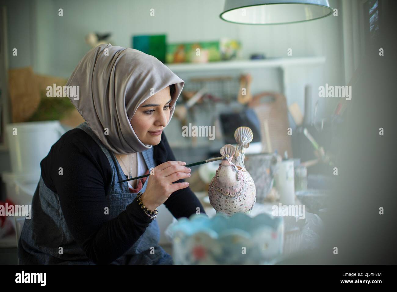 Muslim women art hijab immagini e fotografie stock ad alta risoluzione -  Alamy
