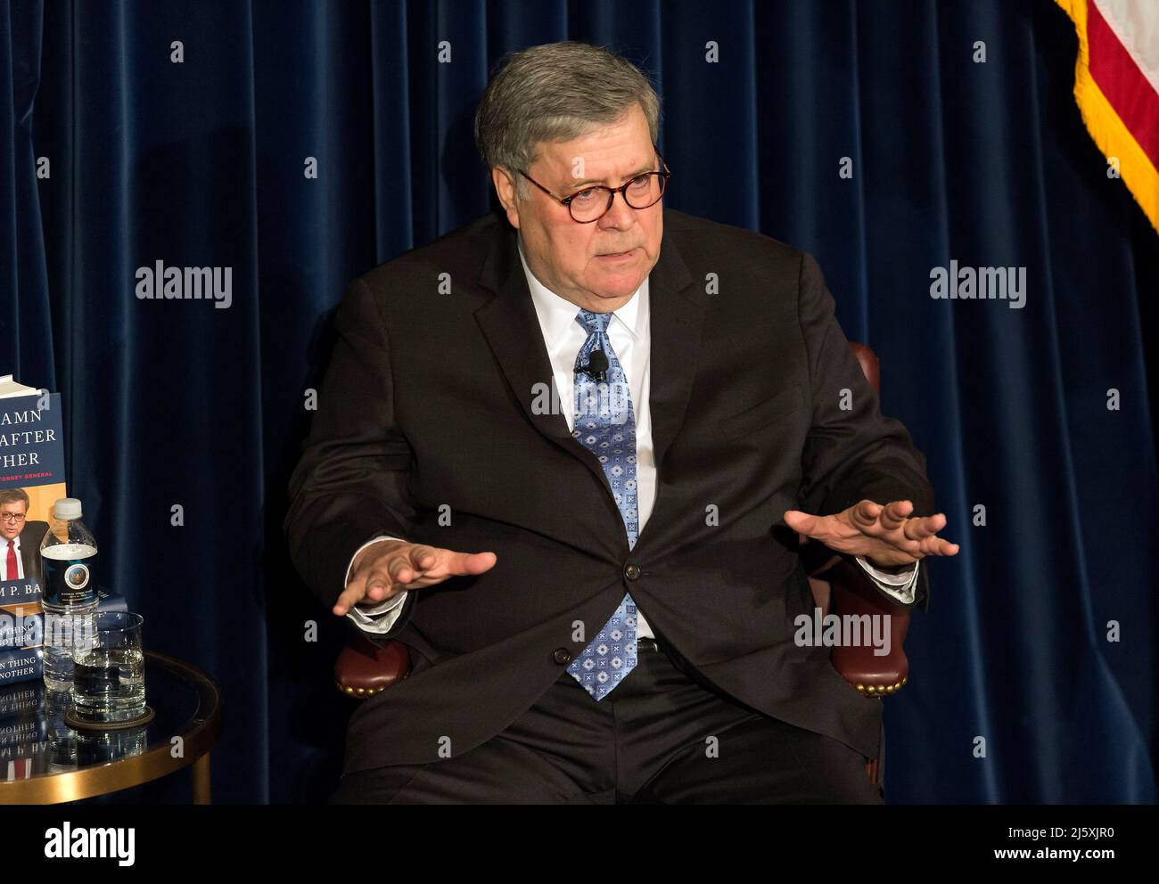 Simi Valley, California, USA. 25th Apr 2022. BILL BARR, ex procuratore generale degli Stati Uniti, in discussione con l'ex solicitor generale degli Stati Uniti, Ted Olson, durante il primo evento della Reagan Book Club Series alla Reagan Presidential Library. Il libro di Barr, 'One Damn Thing after another: Memoirs of an Attorney Gera' è stato recentemente pubblicato.(Credit Image: © Brian Cahn/ZUMA Press Wire) Foto Stock