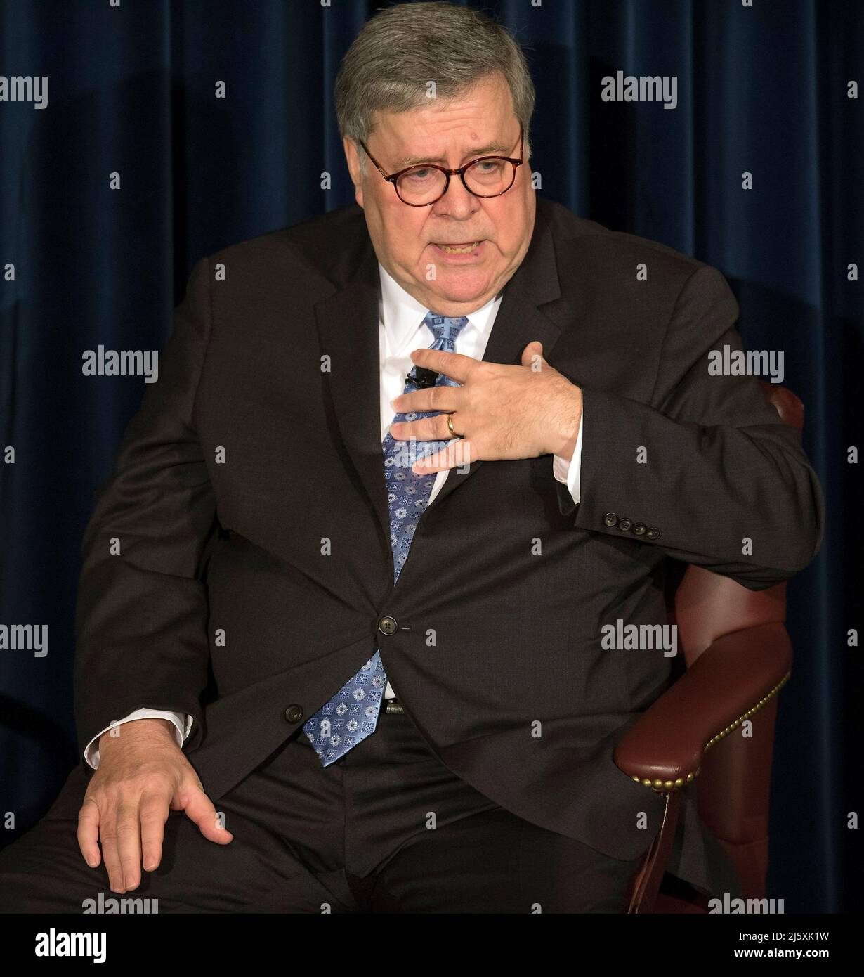 Simi Valley, California, USA. 25th Apr 2022. BILL BARR, ex procuratore generale degli Stati Uniti, in discussione con l'ex solicitor generale degli Stati Uniti, Ted Olson, durante il primo evento della Reagan Book Club Series alla Reagan Presidential Library. Il libro di Barr, 'One Damn Thing after another: Memoirs of an Attorney Gera' è stato recentemente pubblicato.(Credit Image: © Brian Cahn/ZUMA Press Wire) Foto Stock