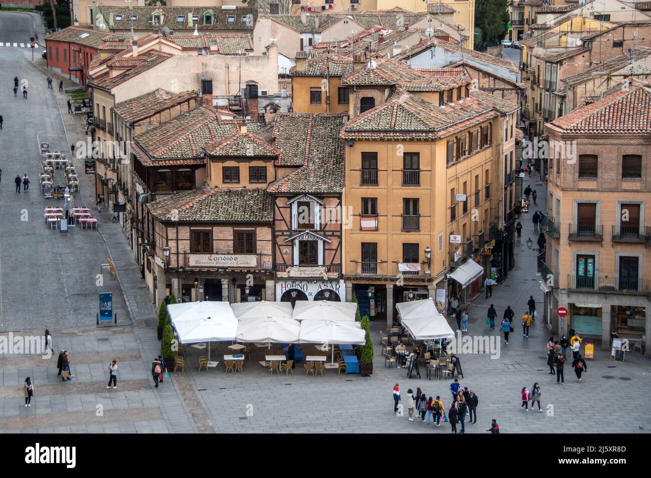 una piazza trafficata a Segovia, Spagna Foto Stock