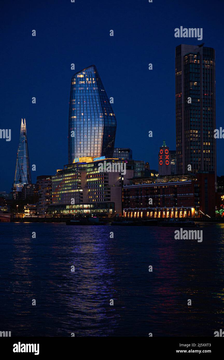 Skyline di Londra al tramonto, Bankside, Londra, Inghilterra, Regno Unito. Foto Stock