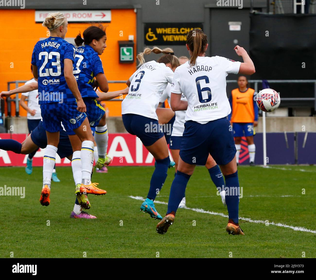 BARNET, INGHILTERRA - APRILE 24:Chelsea Women Sam Kerr segna durante Barclays fa Women's Super League tra Tottenham Hotspur e Chelsea al Hive, Foto Stock