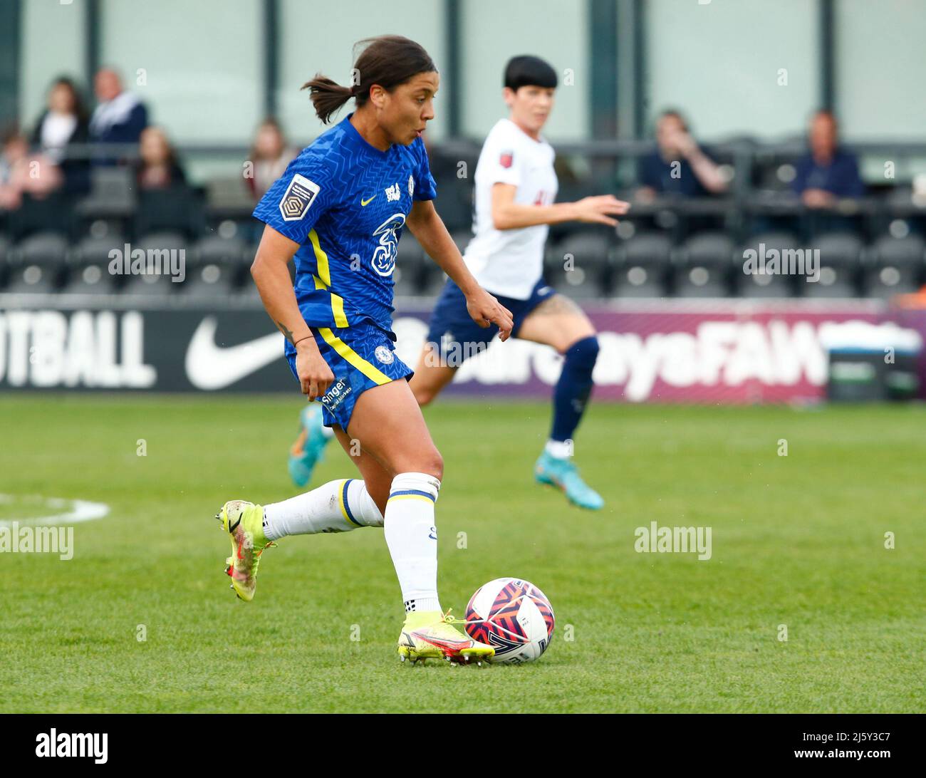 BARNETT, INGHILTERRA - APRILE 24:Chelsea Donne Sam Kerr durante Barclays fa Women's Super League tra Tottenham Hotspur e Chelsea al Hive, Barnett Foto Stock