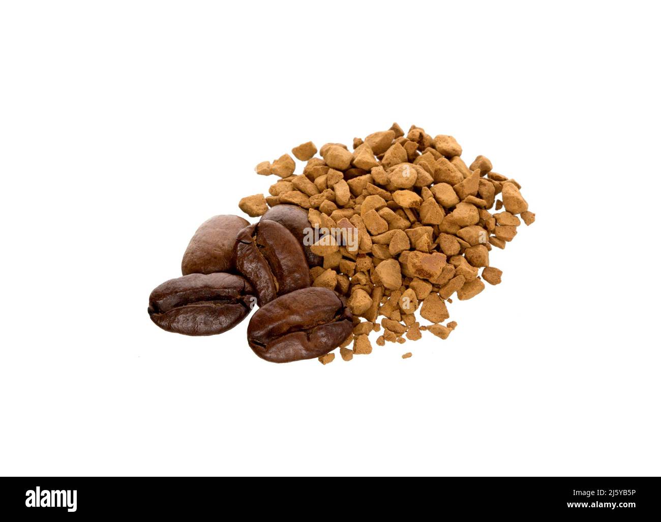 Chicchi di caffè e caffè istantanei su sfondo bianco Foto Stock