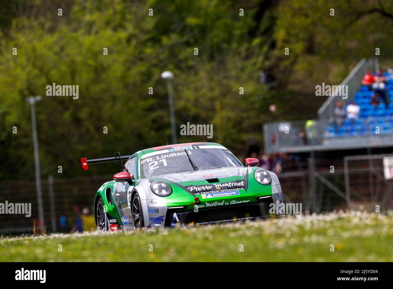 Imola, Italia. 23rd Apr 2022. #21 Roar Lindland (N, Pierre Martinet di Almeras), Porsche Mobil 1 Supercup ad Autodromo Enzo e Dino Ferrari il 23 aprile 2022 a Imola, Italia. (Foto di ALTO DUE) credito: dpa/Alamy Live News Foto Stock