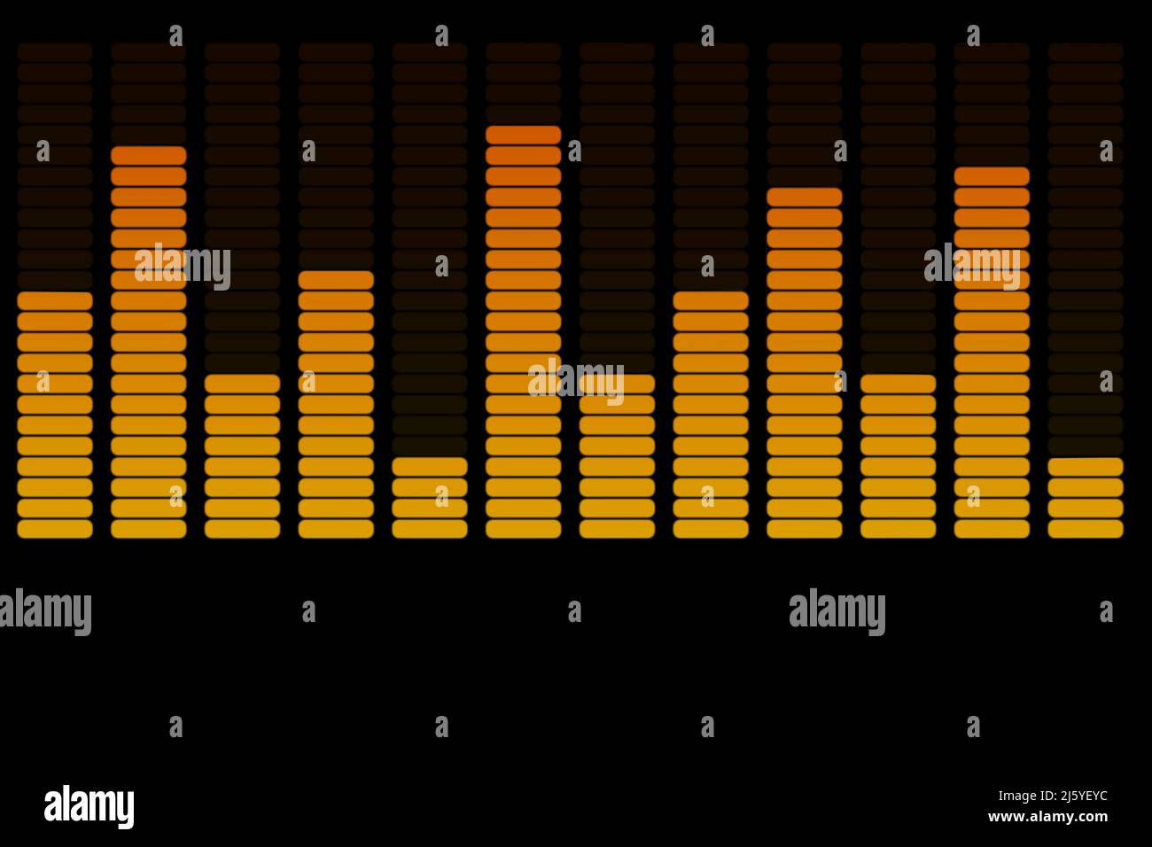 Equalizzatore grafico musicale arancione su sfondo nero per sovrapporre le foto. Foto Stock
