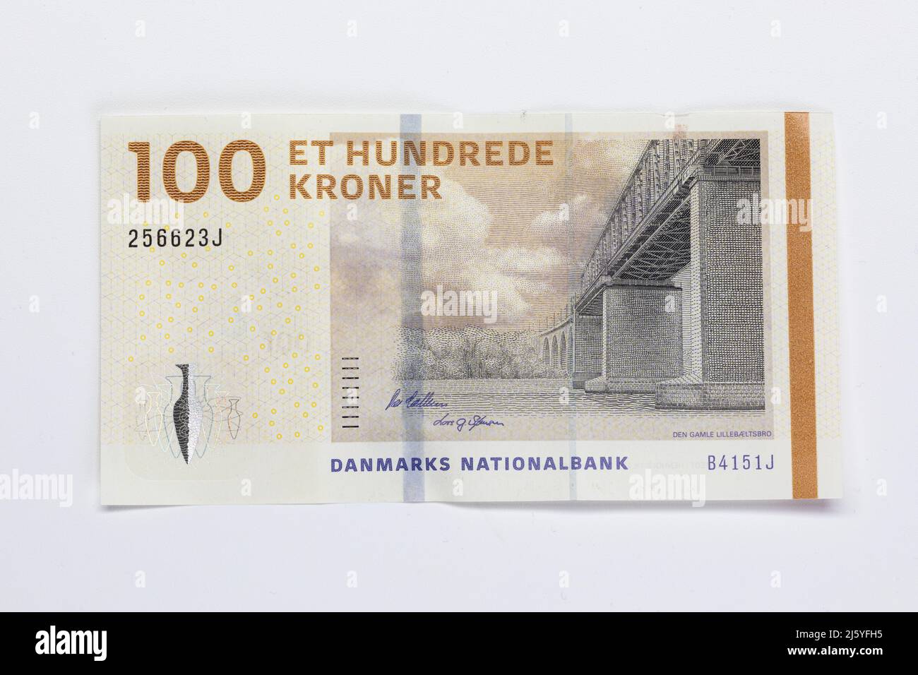 100 krone danese bolletta su sfondo bianco Foto Stock