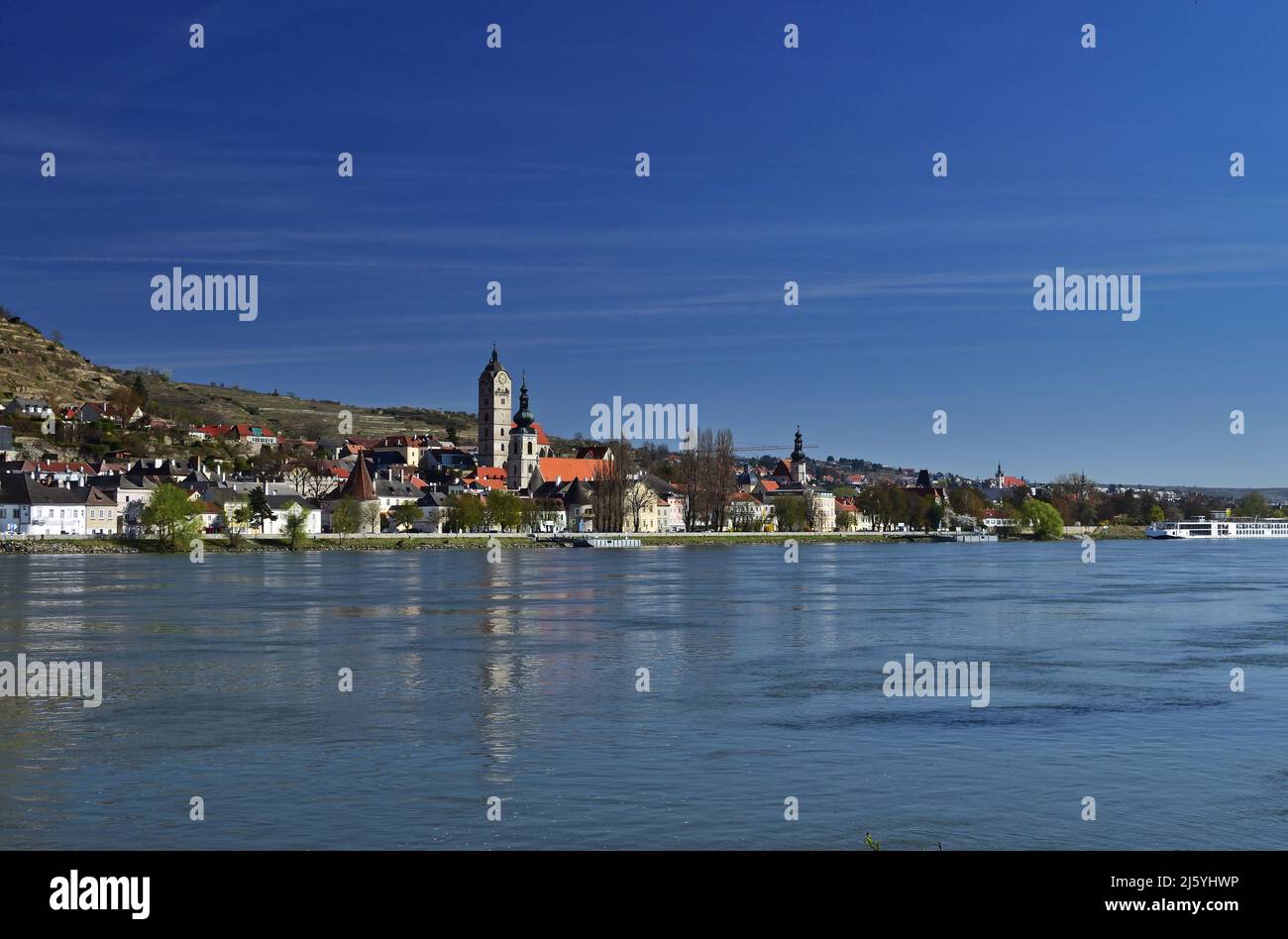 Vista panoramica sul fiume Krems e sul Danubio nella regione di Wachau, bassa Austria Foto Stock