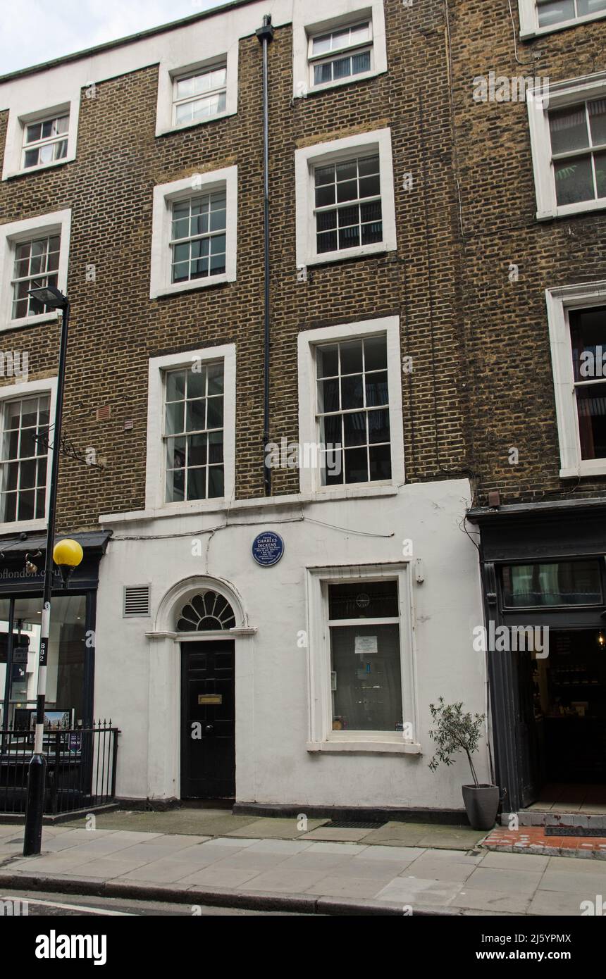 Londra, Regno Unito - 21 marzo 2022: Ex casa del giovane Charles Dickens a Cleveland Street, Fitzrovia, Londra centrale. Il famoso autore visse in questo Foto Stock