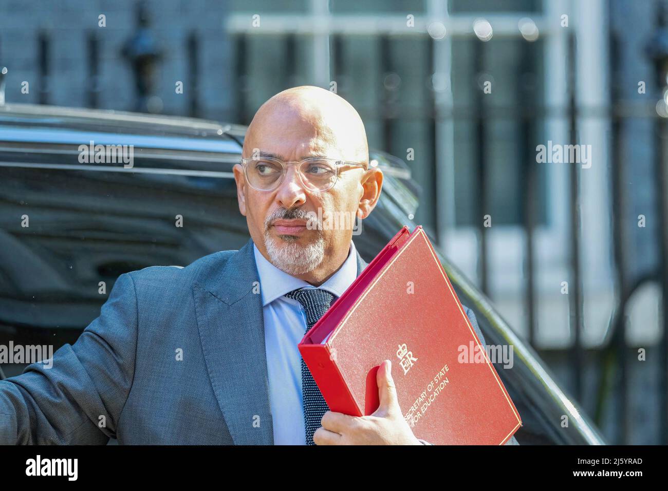 REGNO UNITO. 26th Apr 2022. Nadhim Zahawi, Segretario alla pubblica istruzione, arriva a un incontro di gabinetto al 10 Downing Street di Londra. Credit: SOPA Images Limited/Alamy Live News Foto Stock