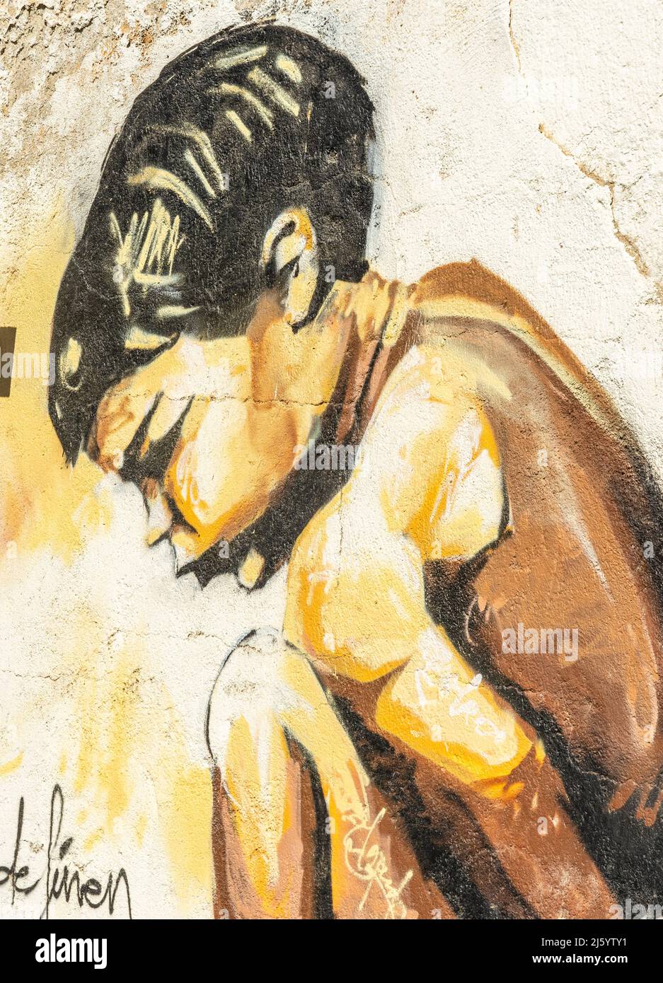 Ragazzo squadrante, murale di Street art dell'artista Raul Ruiz. Bambino accovacciato dal muralista spagnolo El Niño, Realejo, Granada, Andalusia, Spagna Foto Stock