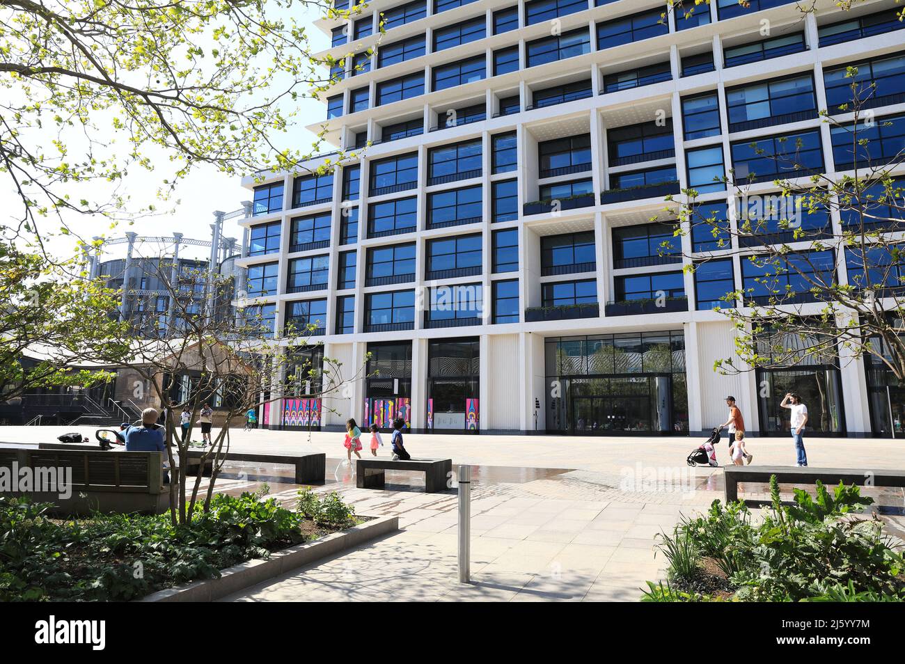 I nuovi uffici del marchio social media DI META in Lewis Cubitt Square a Kings Cross, a nord di Londra, Regno Unito Foto Stock