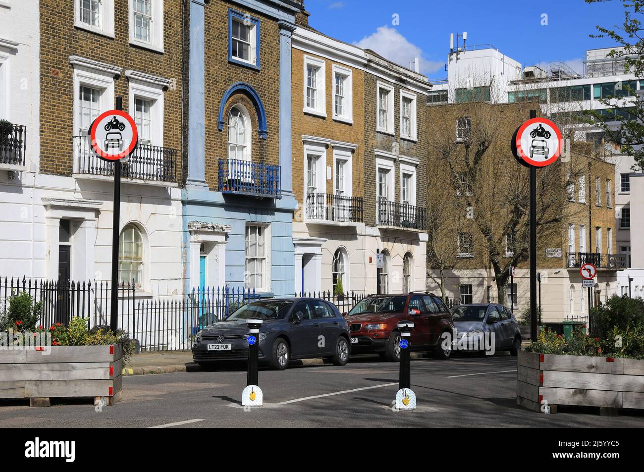 Zona a basso traffico in Mornington Street, a Camden Town, a nord di Londra, Regno Unito Foto Stock