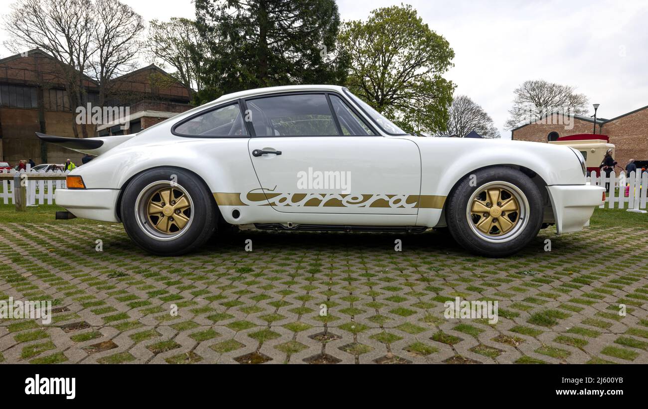 1974 Porsche 911 ‘AJE 291M’ in mostra allo Scramble di aprile che si è tenuto presso il Bicester Heritage Centre il 23rd aprile 2022 Foto Stock