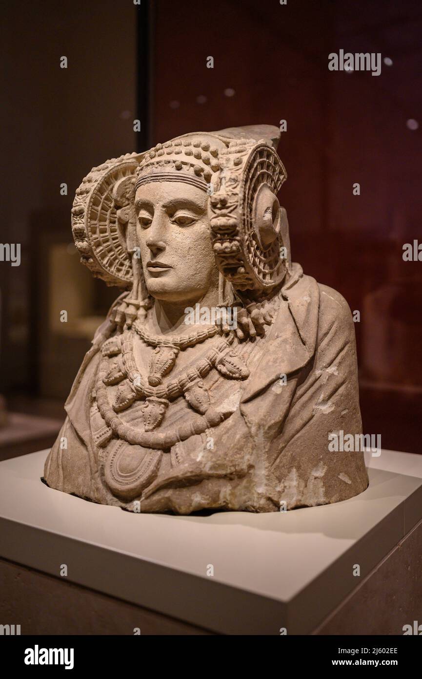 La Signora di ELX o Signora di Elche, busto Iberico calcareo. Il Museo Archeologico Nazionale (MAN), che ospita uno dei più importanti al mondo Foto Stock