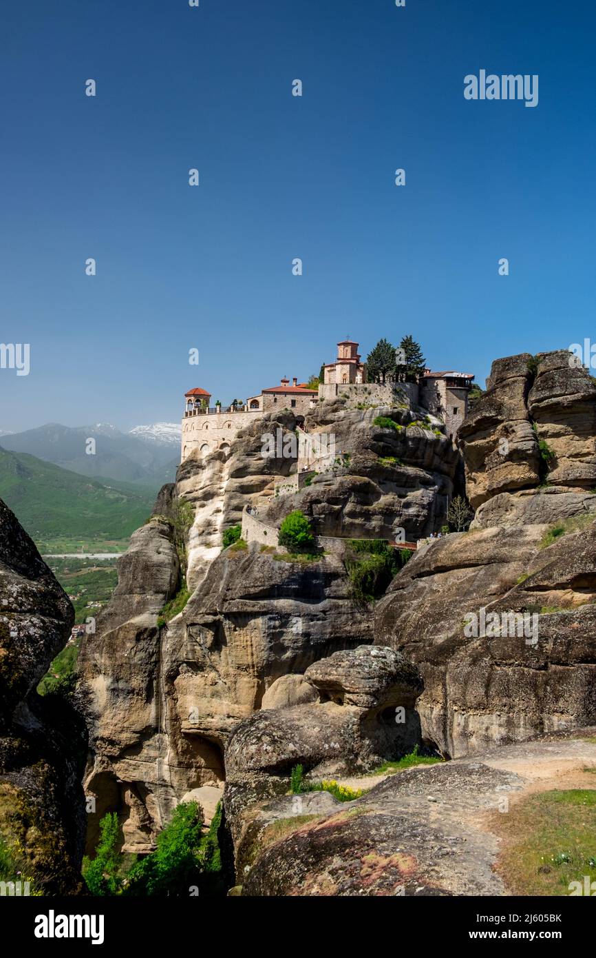 Paesaggio dei monasteri greco-ortodossi sulla cima di rocce ripide Foto Stock