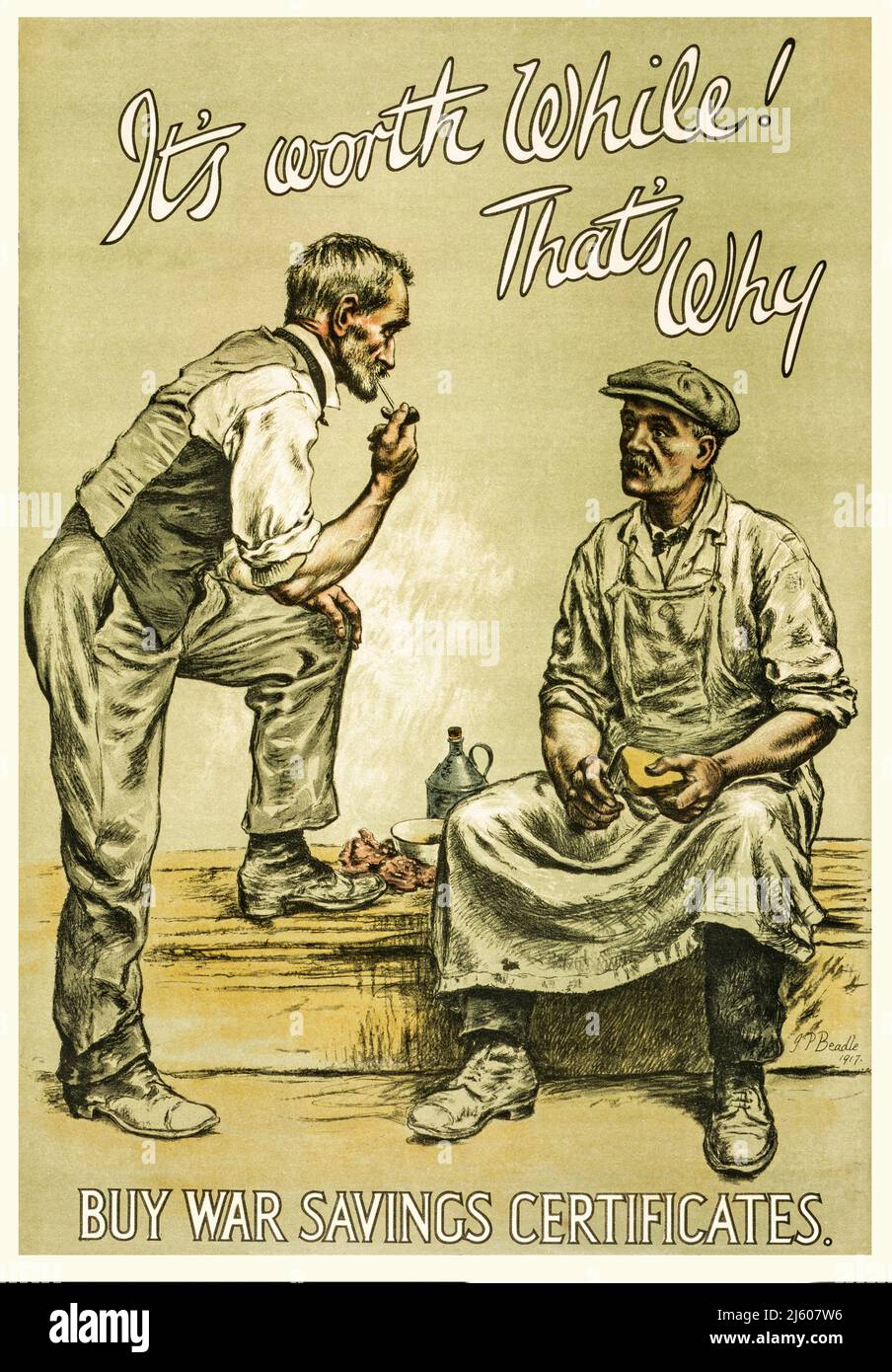 Un manifesto pubblicitario britannico del 1917, per i legami di guerra con lo slogan 'vale la pena mentre! Ecco perché.' con due uomini della classe operaia impegnati in conversazione, uno che fuma una pipa, l'altro che mangia. Artista sconosciuto. Foto Stock