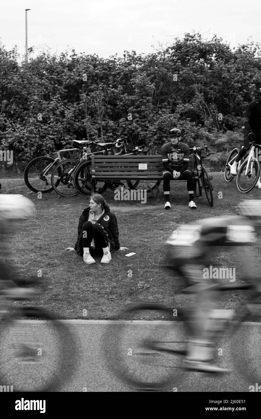 Londra, Inghilterra, 26 aprile 2022. Miche West Thames League Round 5 presso il circuito ciclistico di Hillingdon. Ogni martedì, durante i mesi estivi, i ciclista dilettanti e professionisti si riuniscono sul circuito di Hillingdon per un round di corse veloci e stimolate. Credito: Bruno Korbar / Alamy Foto Stock