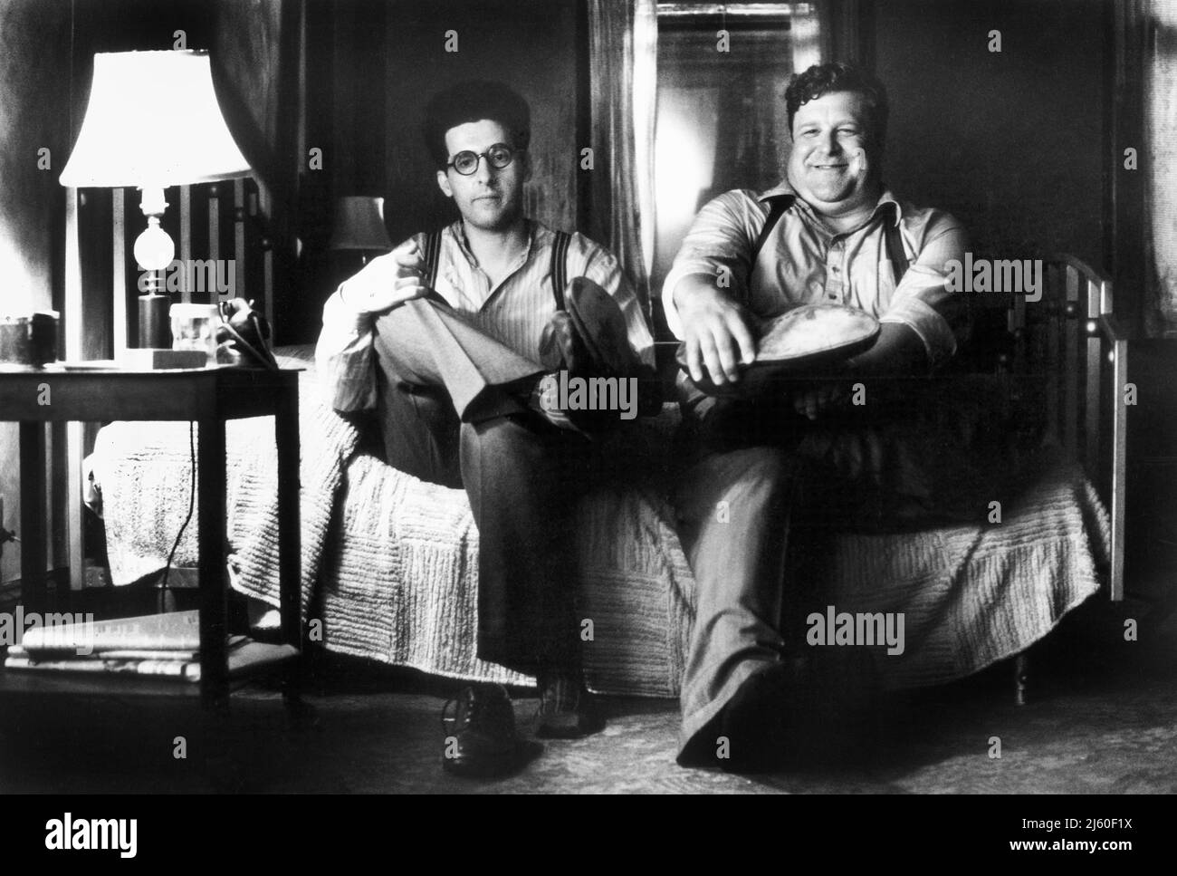 John Turturro, John Goodman, on-set of the Film, 'Barton Fink', 20th Century-Fox, 1991 Foto Stock