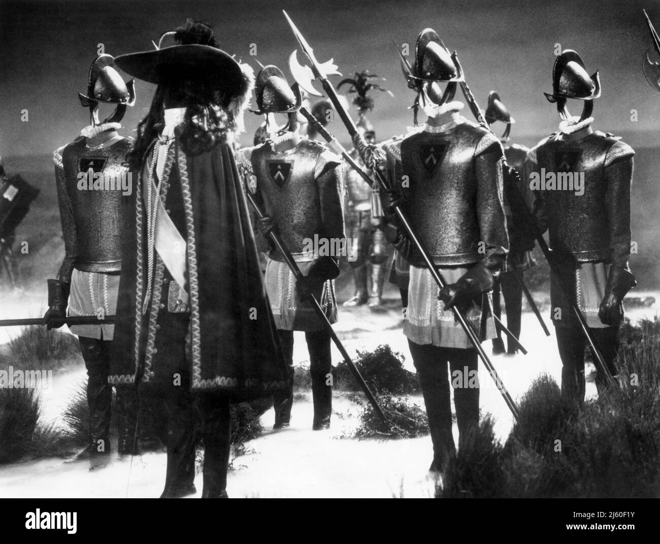 Army of Knights' Armor, in set of the Film, 'Bedpomoli e bastoncini', Walt Disney Productions, Buena Vista Distribution, 1971 Foto Stock