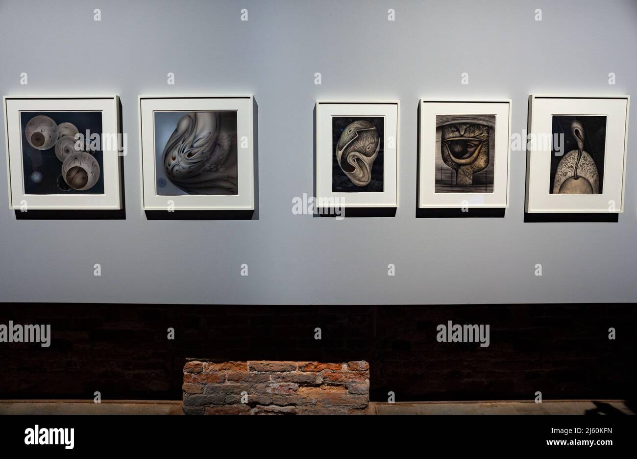 Venezia, Italia - Aprile 20: Opere di Tatsuo Ikeda all'Arsenale in occasione della Mostra Internazionale d'Arte 59th della biennale di Venezia, il 20 Aprile 2022 Foto Stock