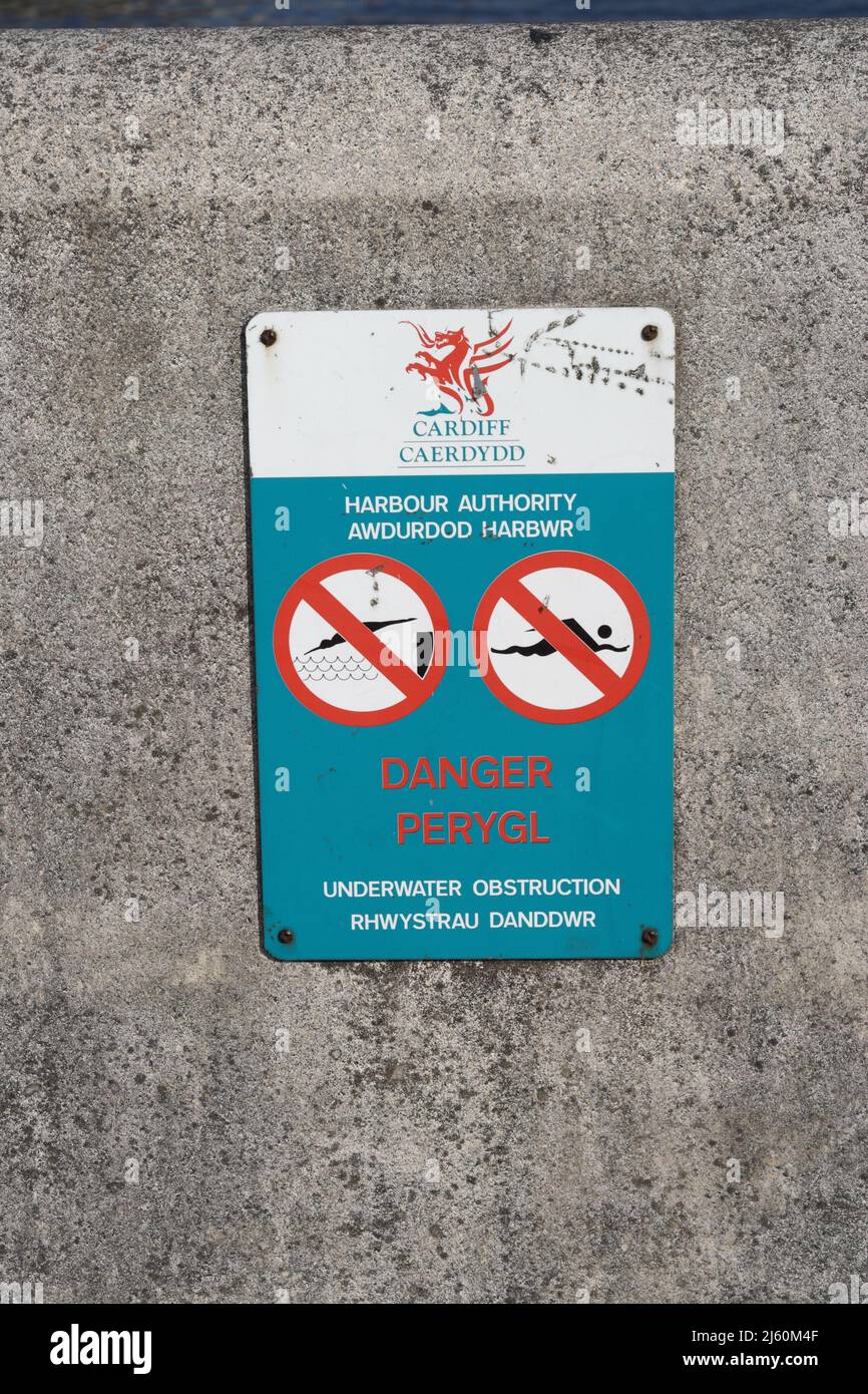 Cartello dell'autorità portuale di Cardiff che segnala l'ostruzione subacquea Foto Stock