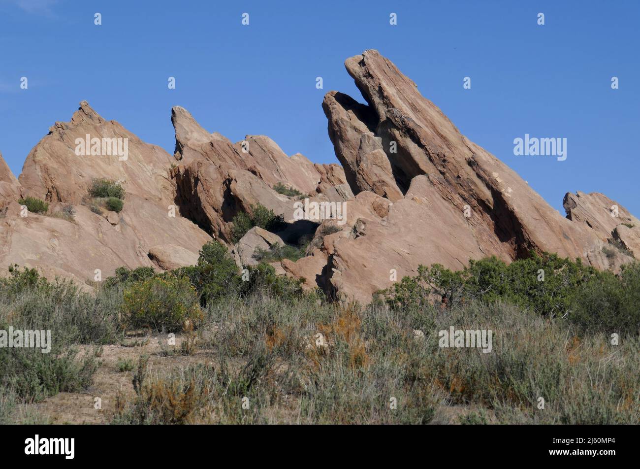 Agua Dulce, California, USA 17th Aprile 2022 una visione generale dell'atmosfera del Parco Naturale di Vasquez Rocks il 17 Aprile 2022 ad Agua Dulce, California, USA. Questa posizione è dove Dracula con Bela Lugosi, il film Flintstones, le selle Blazing Mel Brooks, Bill and Ted's Excellent Adventure with Keanu Reeves, Planet of the Apes, Star Trek, Austin Powers Man of Mystery con Mike Myers, Army of Darkness, Werewolf of London, Michael Jackson Black and White Video, Bette Midler per i ragazzi, Rihanna e Justin Timberlake Rehab Video, rubare la mia ragazza con una direzione, Airwolf, Una squadra, la donna bionica, Foto Stock