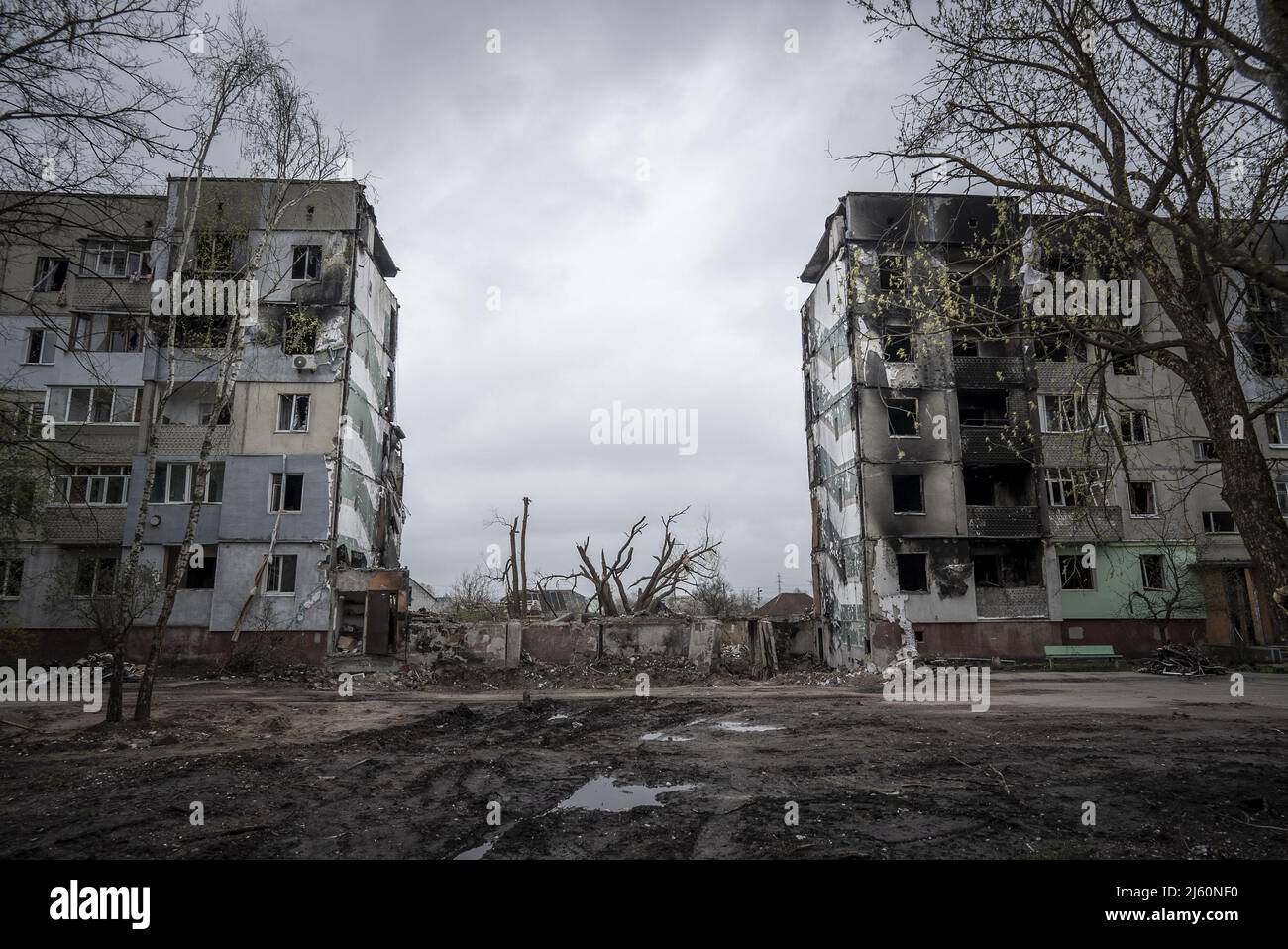 Borodyanka, Ucraina. 26th Apr 2022. La visione di un quartiere distrutto dai missili russi, a Borodyanka, Ucraina, martedì 26 aprile, 2022. Il Segretario di Stato degli Stati Uniti Antony Blinken ha detto al Congresso martedì che l'amministrazione Biden non ha visto alcuna prova che il presidente russo Vladimir Putin intende porre fine alla guerra in Ucraina attraverso gli sforzi diplomatici. Foto di Ken Cedeno/UPI Credit: UPI/Alamy Live News Foto Stock