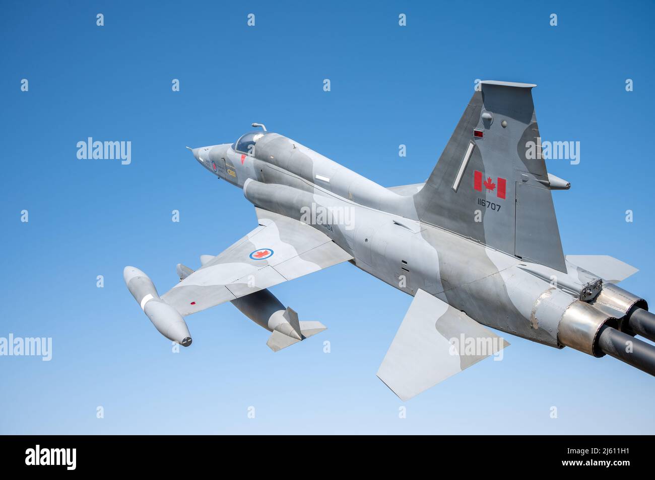 Calgary, Alberta - 24 aprile 2022: Il CF-5 Freedom Fighter in mostra ai Musei militari . Foto Stock