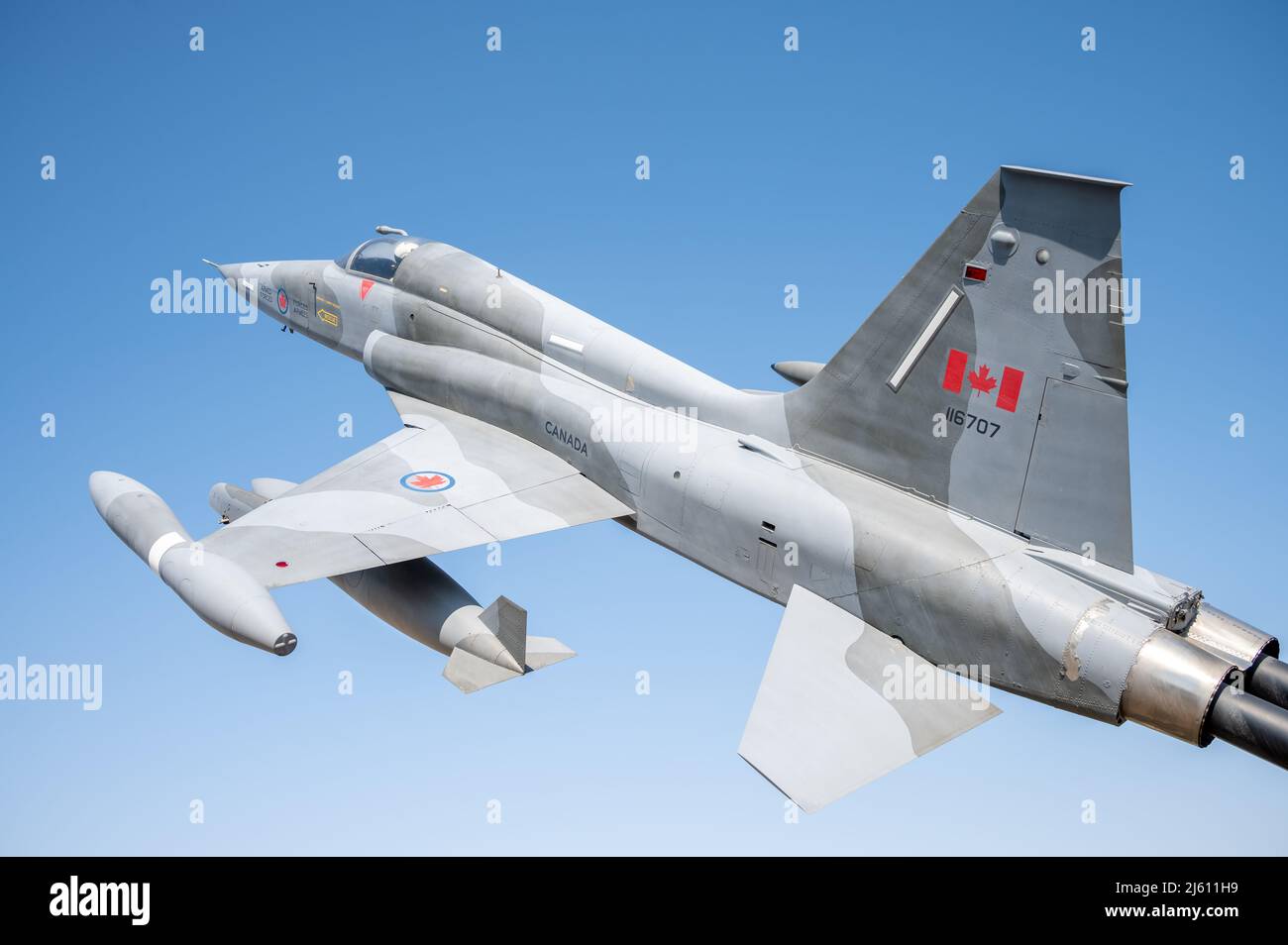 Calgary, Alberta - 24 aprile 2022: Il CF-5 Freedom Fighter in mostra ai Musei militari . Foto Stock