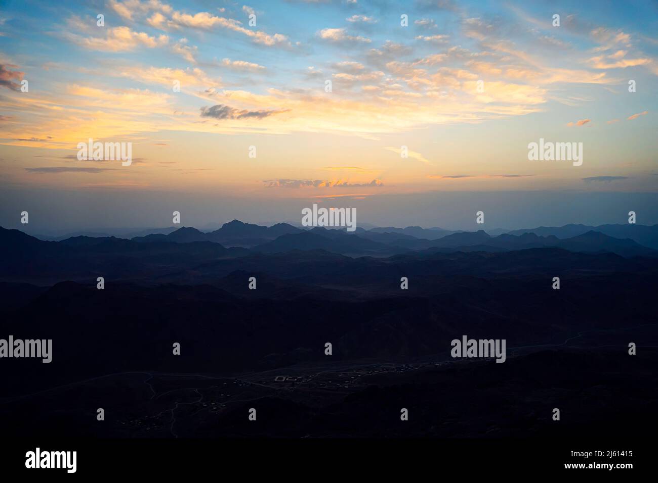 Bellissima alba sulla cima del monte Mousa in Egitto, Sinai meridionale Foto Stock