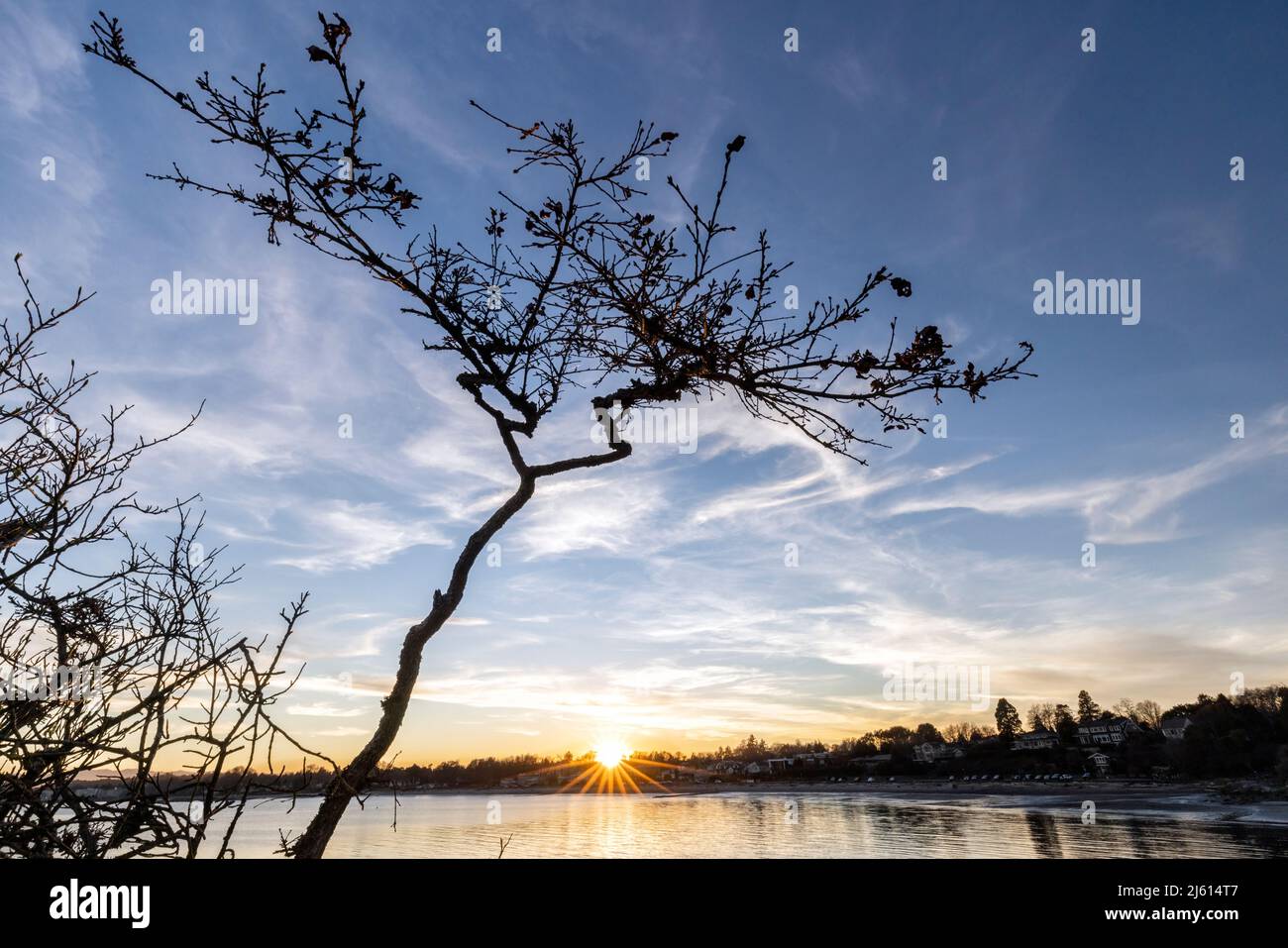Tramonto su Willows Beach vicino a Uplands Park in Oak Bay - Victoria, Vancouver Island, British Columbia, Canada Foto Stock