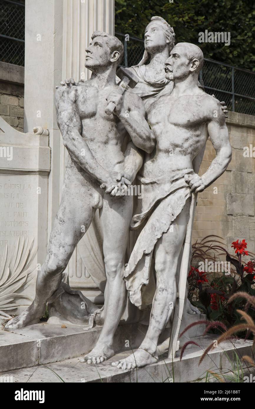 Monumento al primo ministro francese Pierre Waldeck-Rousseau progettato dallo scultore francese Laurent Marqueste (1910) nel Giardino delle Tuileries (Jardin des Tuileries) a Parigi, Francia. Foto Stock