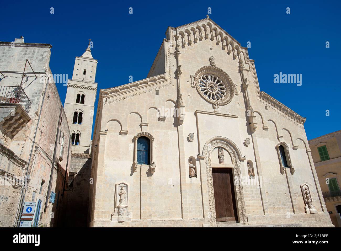 Facciata ovest della chiesa cattedrale di Matera. Il Duomo si trova nel quartiere Sasso Caveoso di Matera, Basilicata, Italia Meridionale, Foto Stock