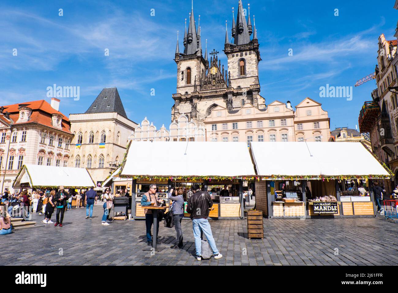 Mercato di Pasqua, Staroměstské náměstí, piazza della città vecchia, Praga, Repubblica Ceca Foto Stock