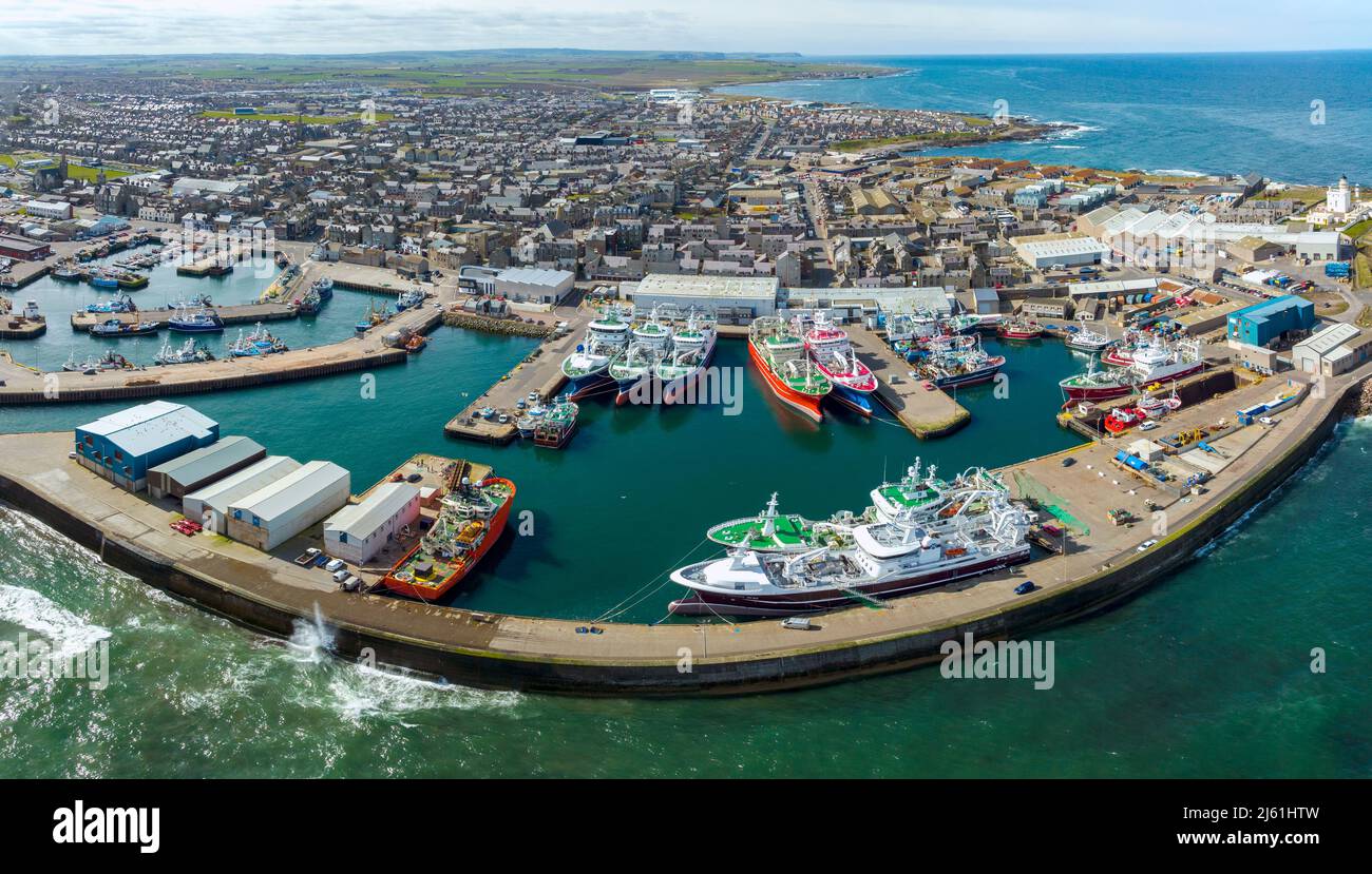 Vista aerea del porto di pesca e del porto di Fraserburgh, Aberdeenshire, Scozia, Regno Unito Foto Stock