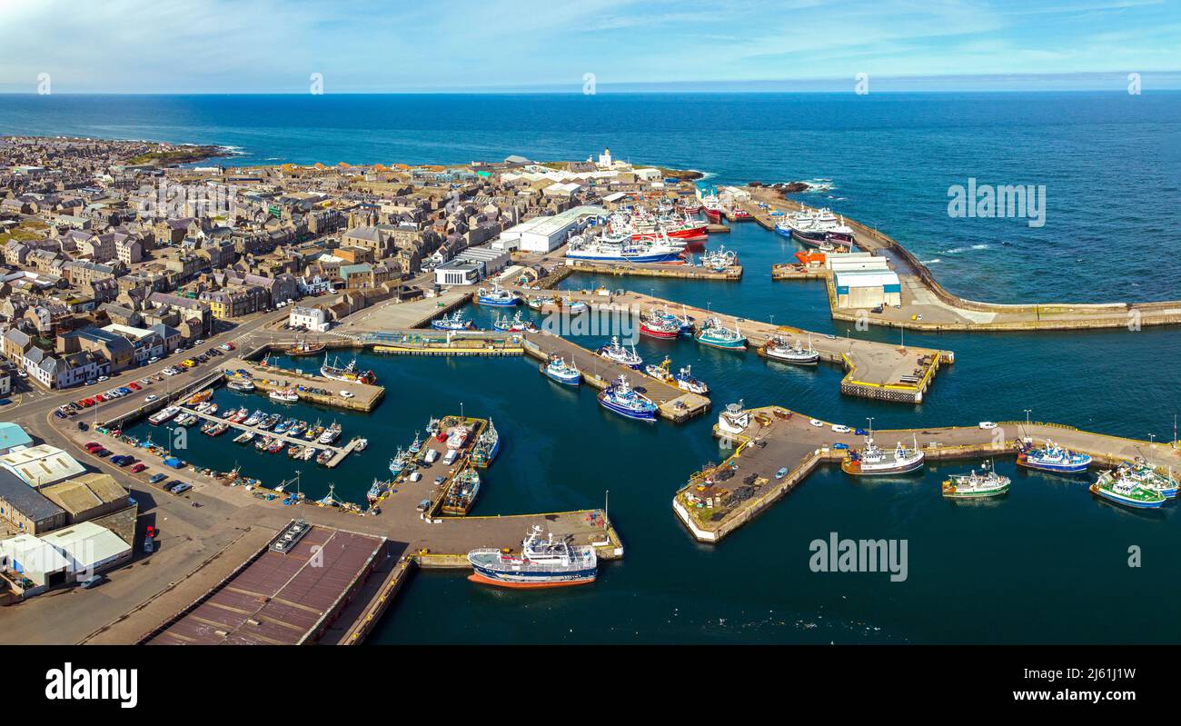 Vista aerea del porto di pesca e del porto di Fraserburgh, Aberdeenshire, Scozia, Regno Unito Foto Stock